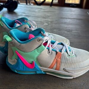 LeBron James Witness Basketball Shoe - Size 6